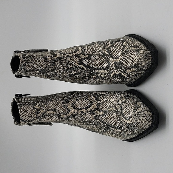 1528- Zodiac Women's Ramona Ankle Boots Size 7 M NWT - Picture 3 of 12